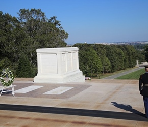 18.22.09.16-29-Guard-of-honour-to-unknown-at-Arlington-Cemetary36416.jpg