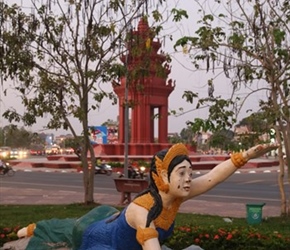 Statue at Kampong Chhnang