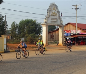 Passing Statue of glass near Pursat