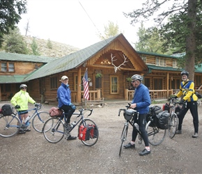 Linda, Phil, Barney and Ian ready to leave Shoshone Lodge