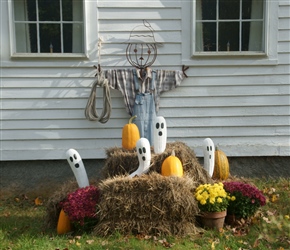 Halloween decorations in Grafton