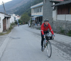 Richard heads for Tiger Leaping Gorge