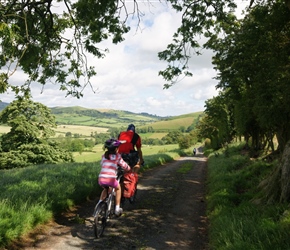 Lucy and Richard head north towards the Long Mynd at Ratlinghope