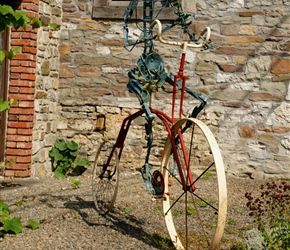 Bicycle statue at Spontin