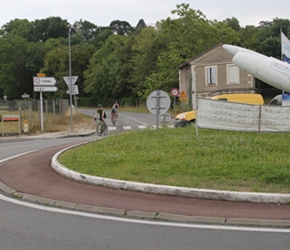 Felix at Latresne roundabout