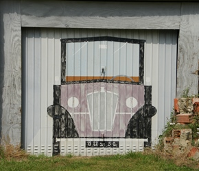 Painted garage near Périers
