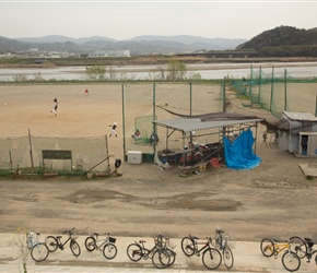 The final part of the ride took us along a cyclepath by the river Kinokawa. Room for a baseball field