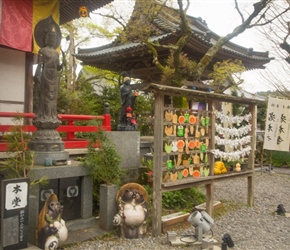 All the temple ingredients were in one place at Iwamoto Temple. Raccondog,wishing wishes etc