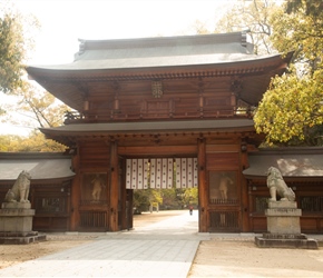 Oyamazumi Shrine is the oldest shrine in Ehime, the head shrine of approximately 10,000 Yamazumi and Mishima shrines across the country. A gigantic 2,600-year-old sacred camphor tree stands in the centre of the shrine precinct.