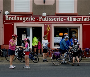 Boulangerie in Teutheville Bocage, top tip, keep them fed